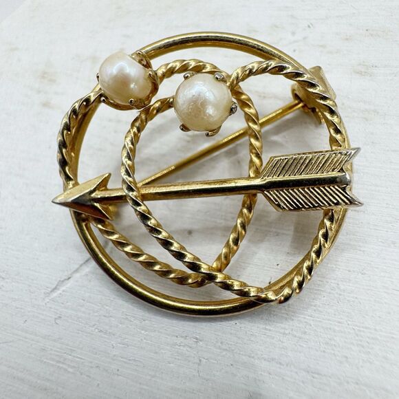Vintage Gold Double Heart Wreath Brooch Cultured Pearl Cupids Arrow Valentines - Picture 3 of 8